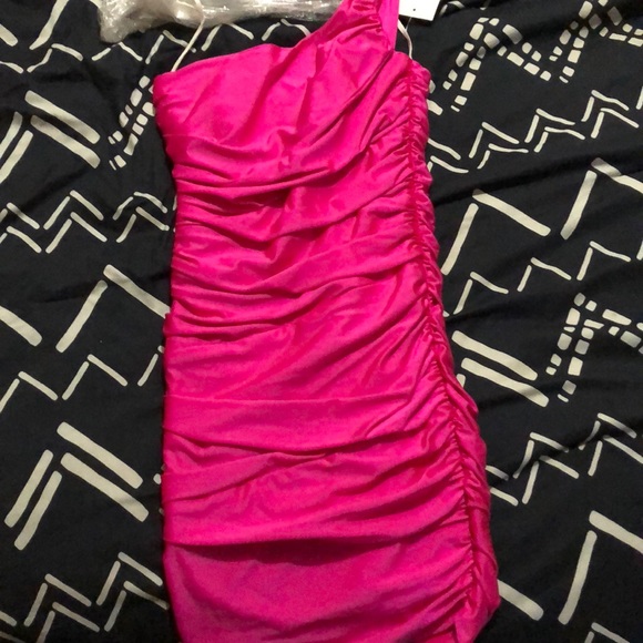 Zippered back one shoulder dress w/ brooch - Picture 2 of 4